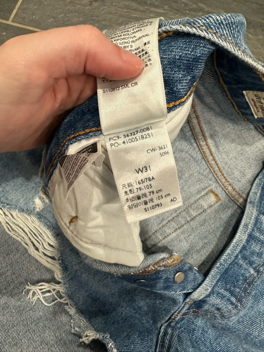 LEVI High Rise Button Closure Jean Short Distressed - Picture 4 of 5